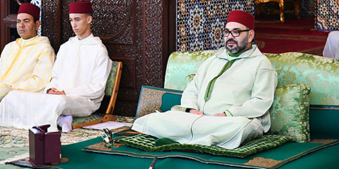 SM le Roi, Amir Al-Mouminine, préside une veillée religieuse en commémoration du 24è anniversaire de la disparition de Feu SM le Roi Hassan II